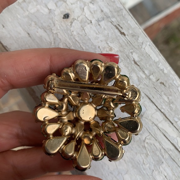 Vintage Gold-tone Green Rhinestone Domed Brooch - Picture 10 of 17